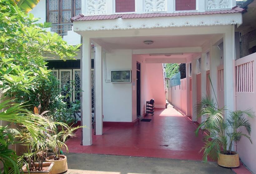 פנסיון Western Park Guest House