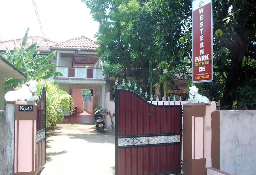 פנסיון Western Park Guest House