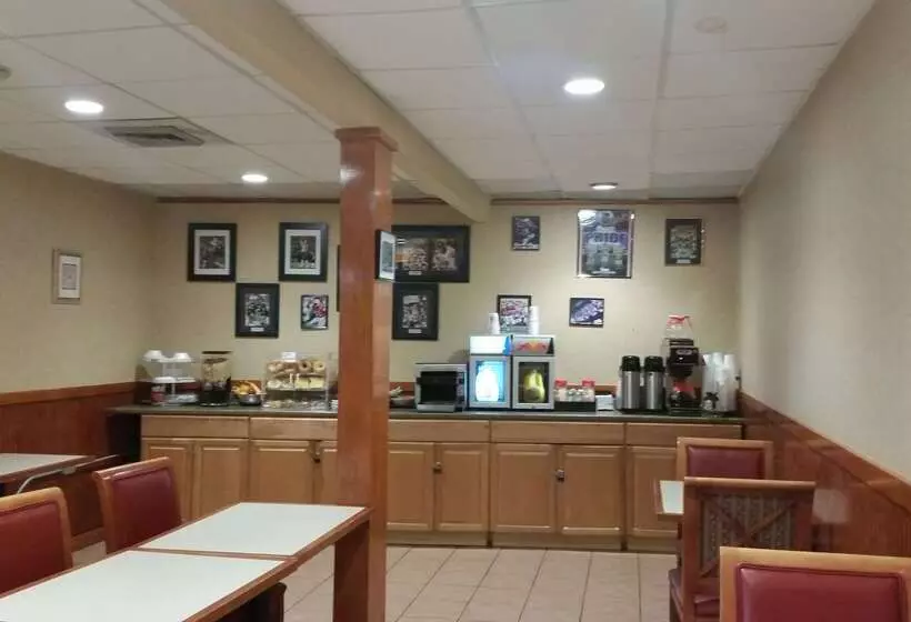 ホテル Americas Best Value Inn Foxboro