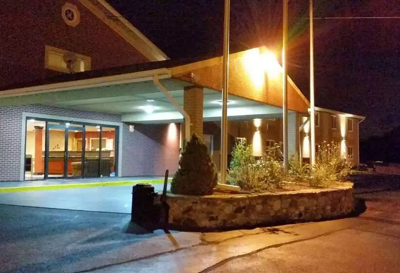 ホテル Americas Best Value Inn Foxboro