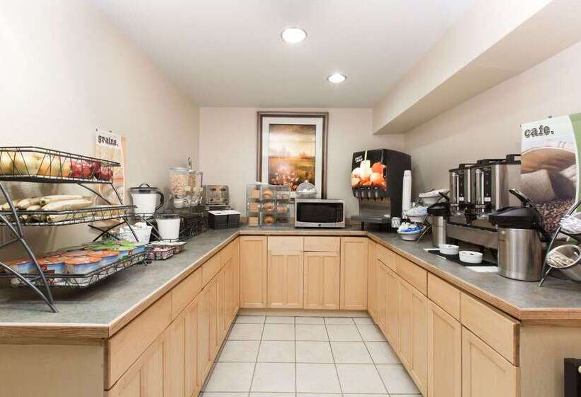 Hotel Baymont Inn & Suites By Wyndham Anchorage Airport