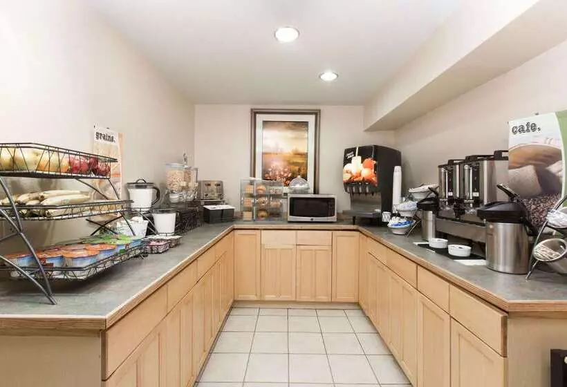 호텔 Baymont Inn & Suites By Wyndham Anchorage Airport