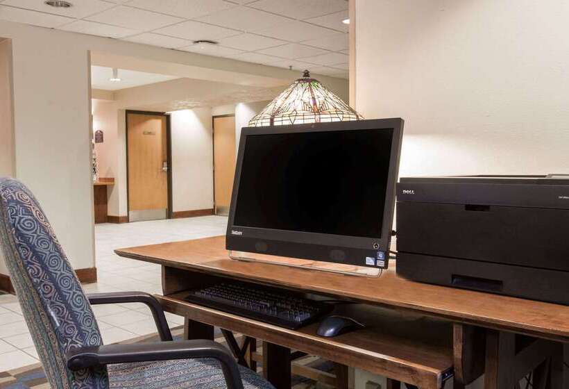 Hotel Baymont Inn & Suites By Wyndham Anchorage Airport