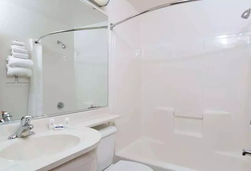 호텔 Baymont Inn & Suites By Wyndham Anchorage Airport