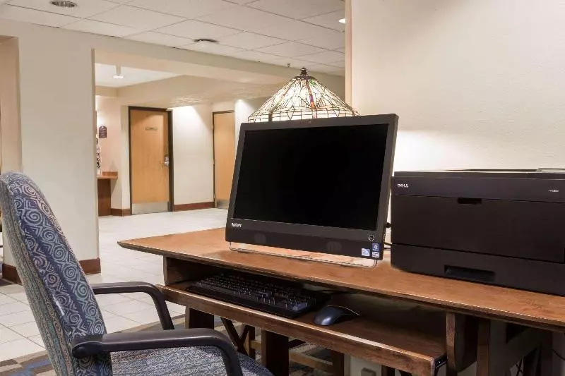 호텔 Baymont Inn & Suites By Wyndham Anchorage Airport