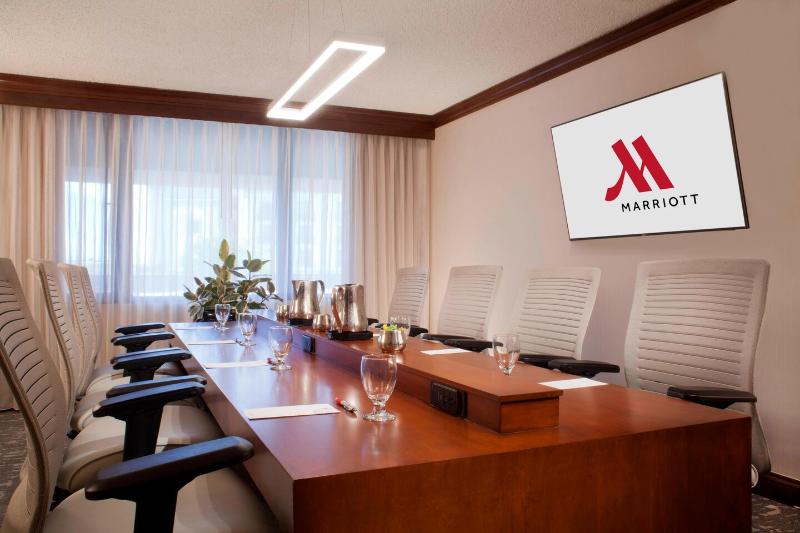 فندق Denver Airport Marriott At Gateway Park