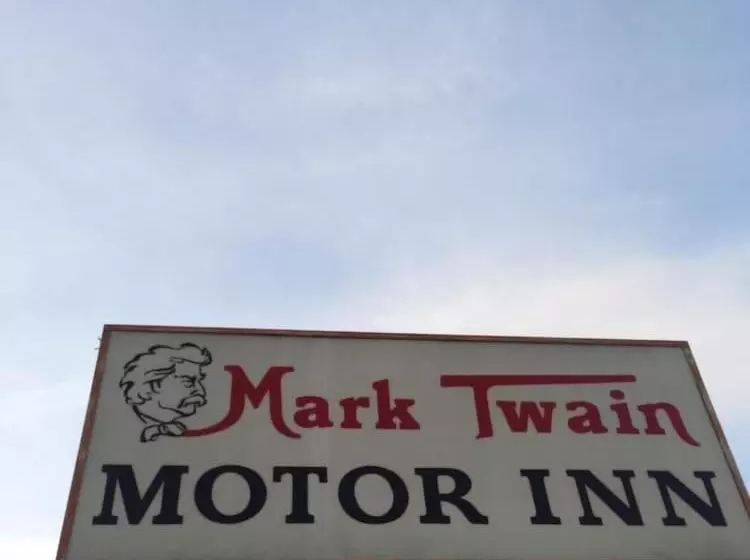 هتل Mark Twain Motor Inn