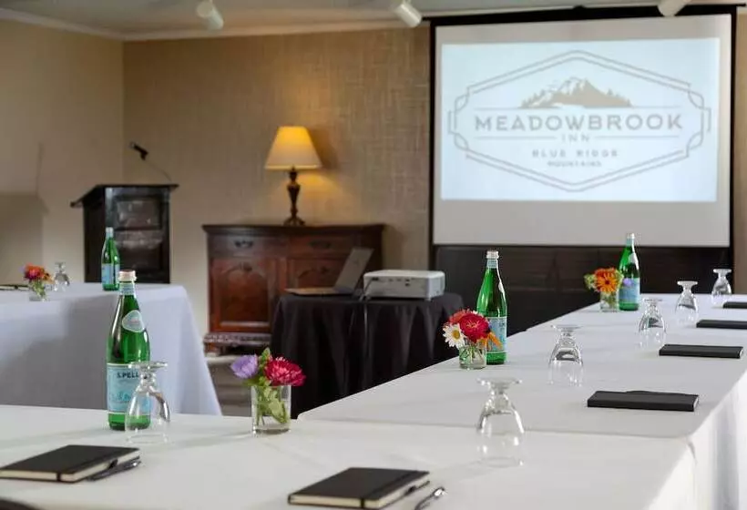 호텔 Meadowbrook Inn