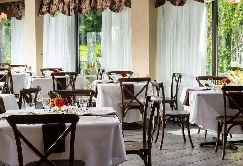 호텔 Meadowbrook Inn