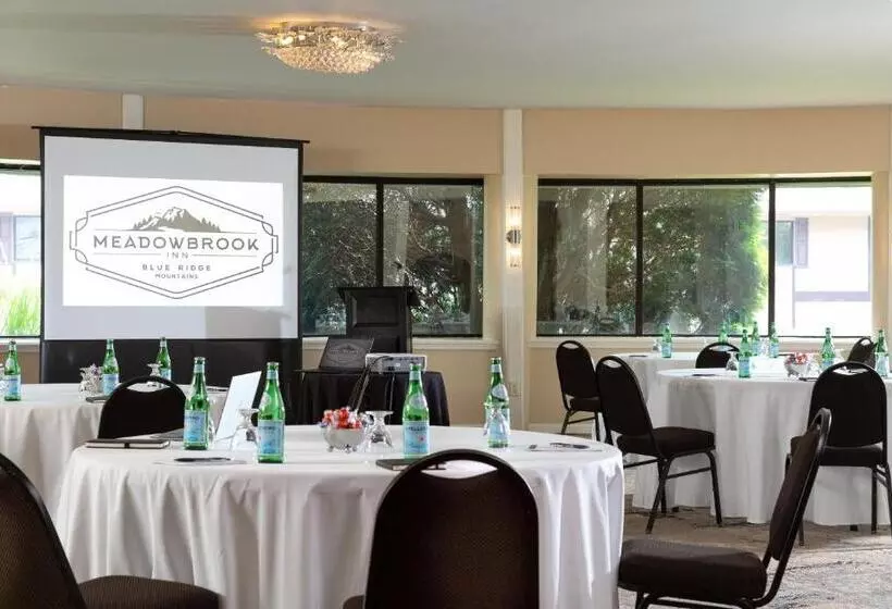 호텔 Meadowbrook Inn