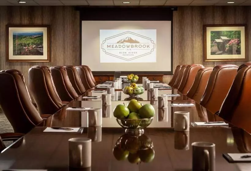호텔 Meadowbrook Inn