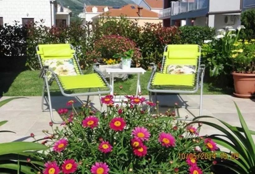Apartments Anuška