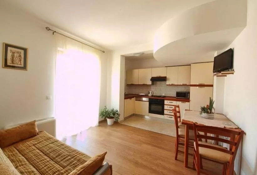 Apartments Anuška