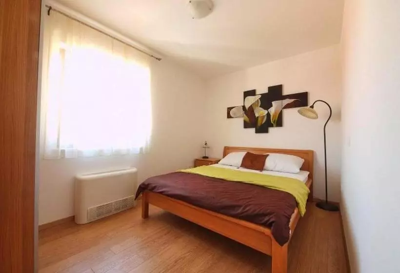 Apartments Anuška