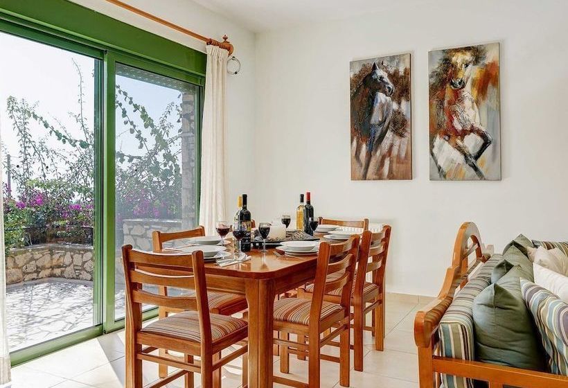 Villa Siriti: Esta Villa Incluye Una Piscina Privada, Wifi Y Cerca De Los Servicios