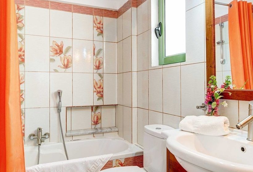 Villa Siriti: Esta Villa Incluye Una Piscina Privada, Wifi Y Cerca De Los Servicios