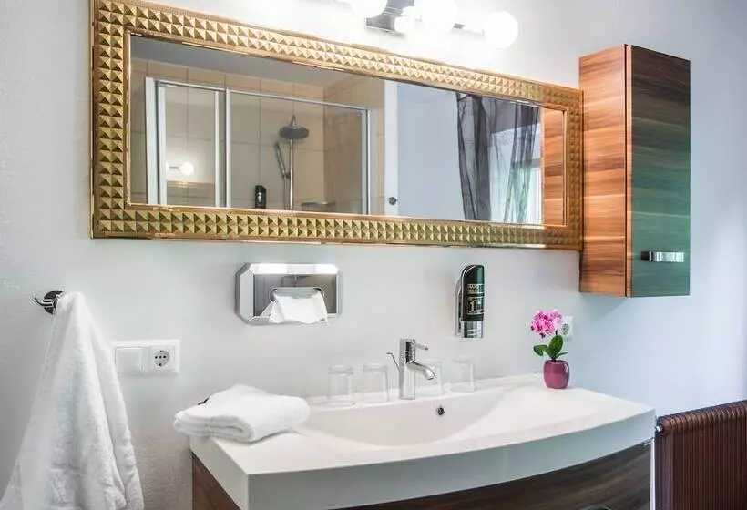 Hotelli Faaker See Inn By S4y