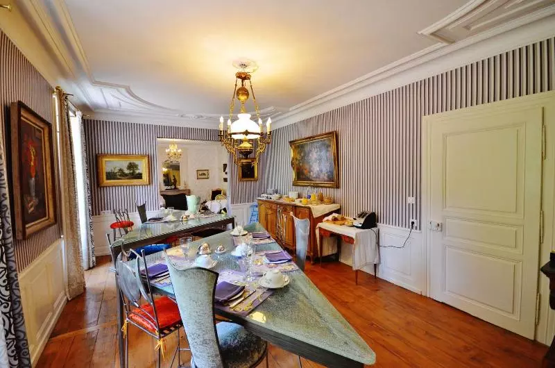 Aamiaismajoitus (B&B) Château De Grunstein