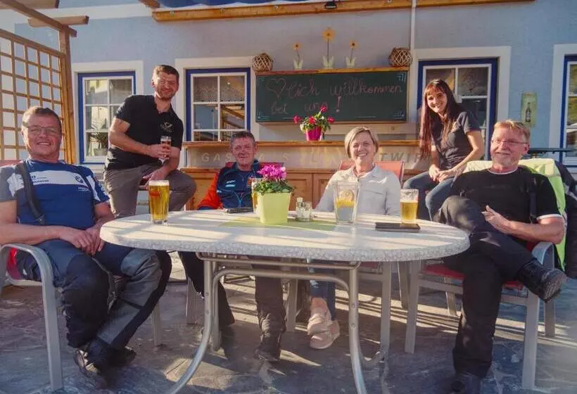 Hostelli Gasthof Zum Postwirt