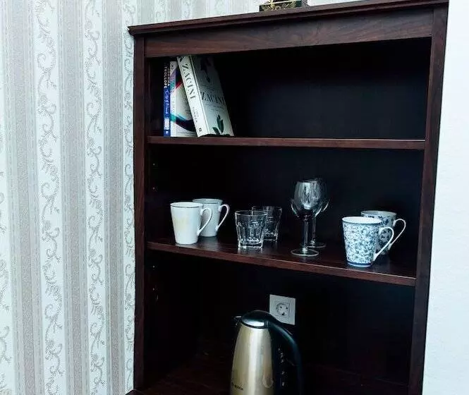 Majatalo Crown Rooms