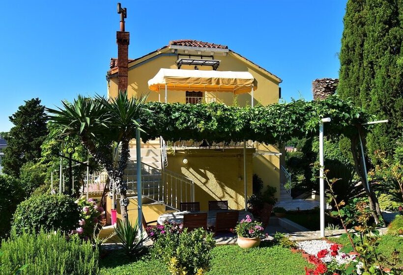 ペンション Guesthouse Kanjuo