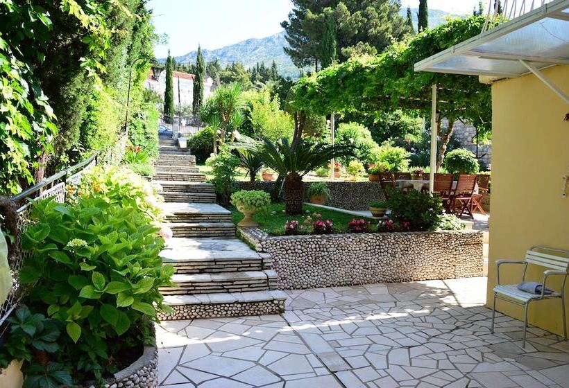 ペンション Guesthouse Kanjuo