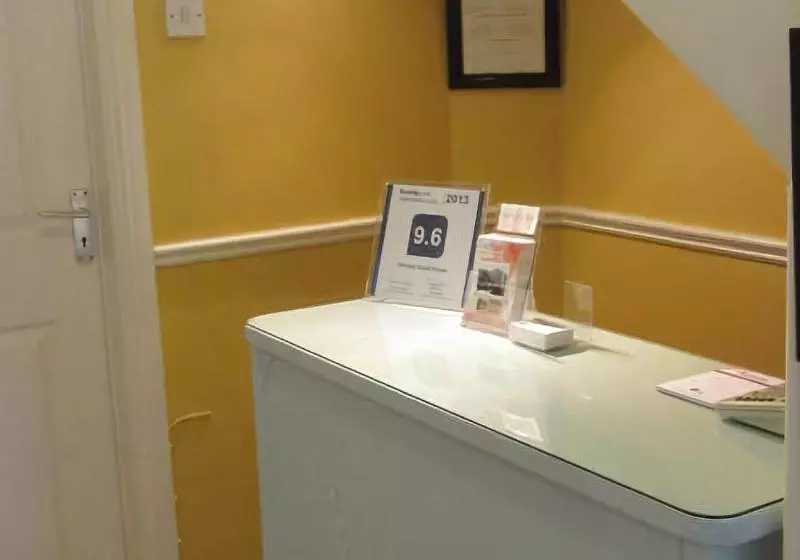 ペンション Kennys Guest House