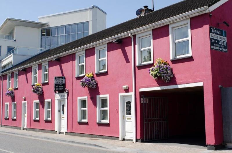 פנסיון Kennys Guest House