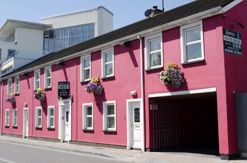ペンション Kennys Guest House