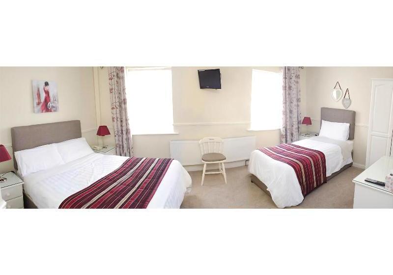 פנסיון Kennys Guest House