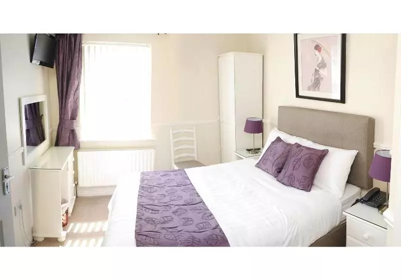 ペンション Kennys Guest House