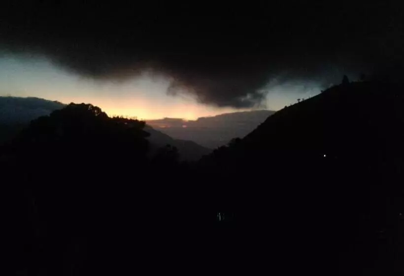 ベッドアンドブレックファースト Dimuthu Home Stay