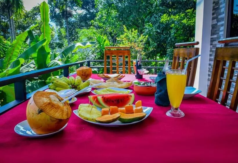 ベッドアンドブレックファースト Dimuthu Home Stay