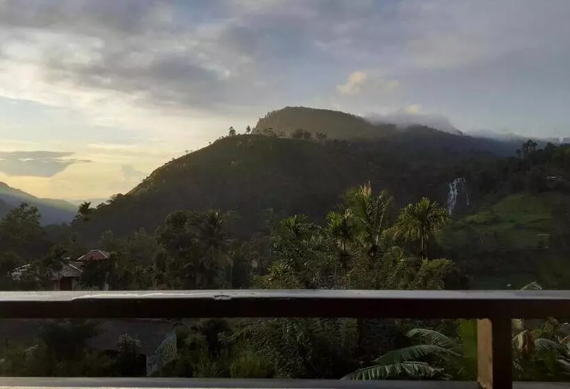 ベッドアンドブレックファースト Dimuthu Home Stay