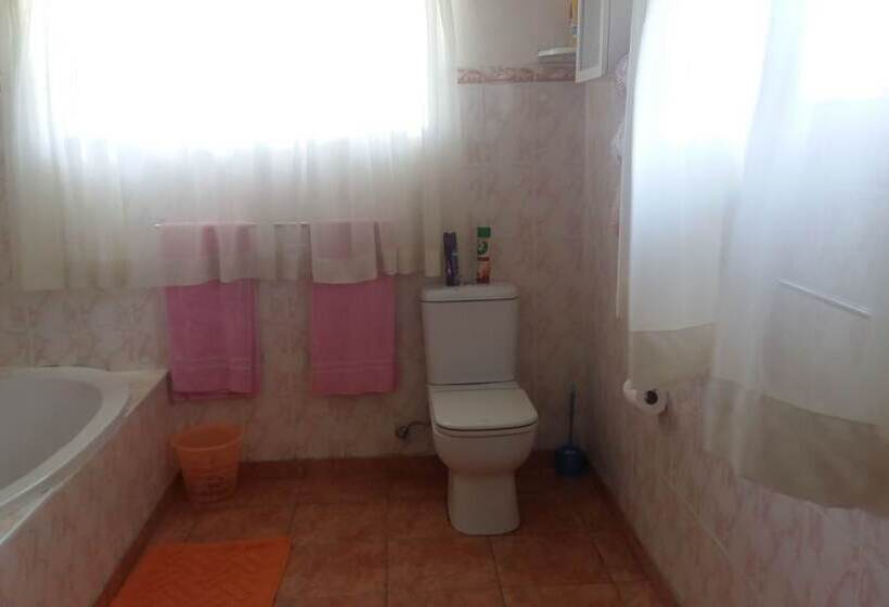 پانسیون Ashley's Guest House