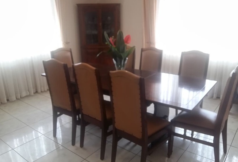 پانسیون Ashley's Guest House