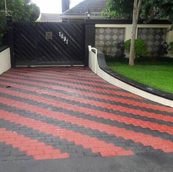 پانسیون Ashley's Guest House