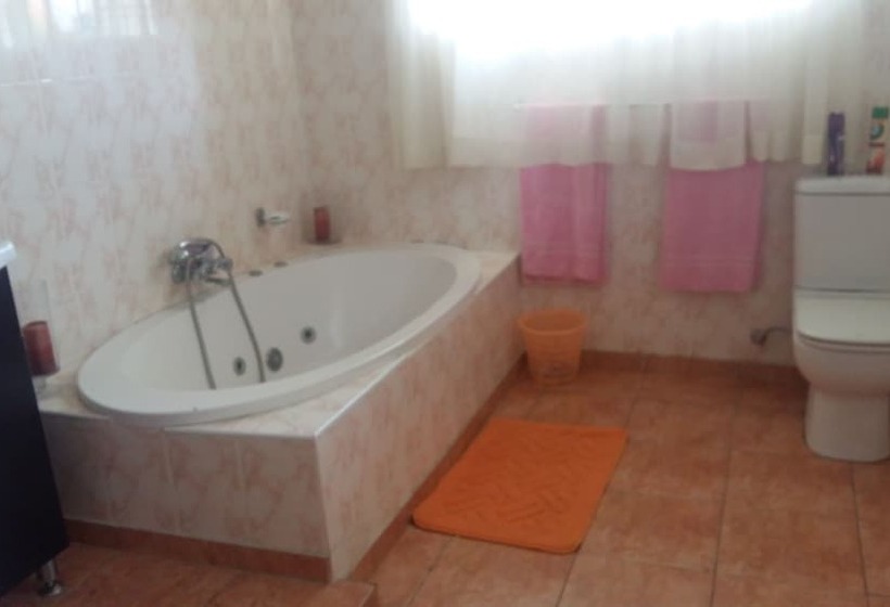 پانسیون Ashley's Guest House