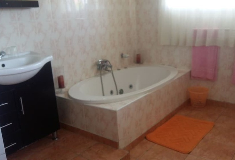 پانسیون Ashley's Guest House