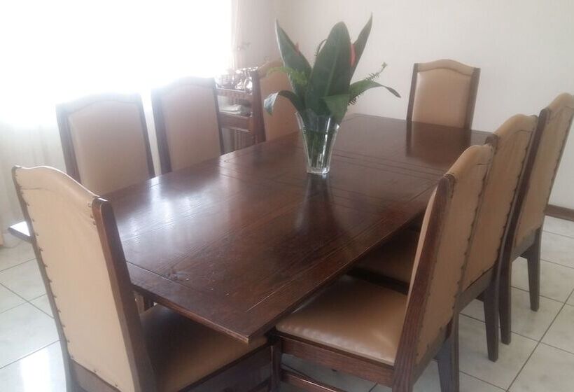 پانسیون Ashley's Guest House