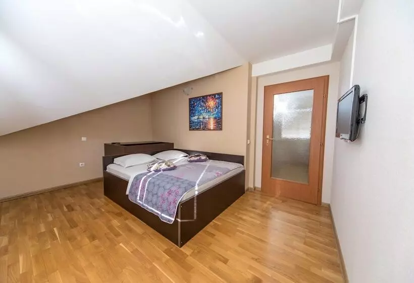 پانسیون F Apartments