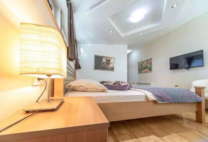 پانسیون F Apartments