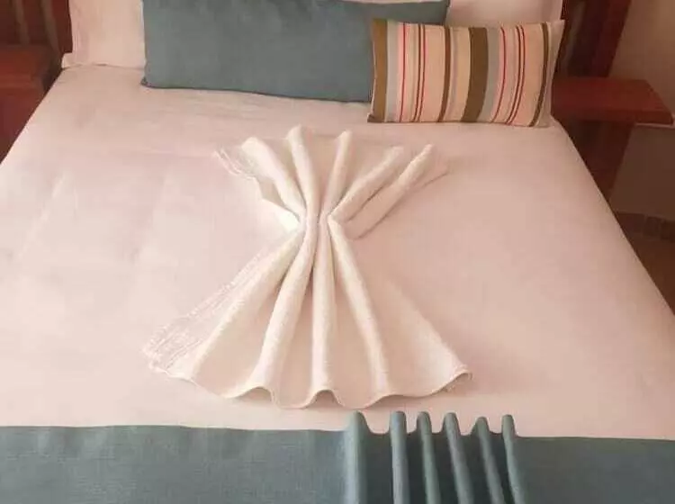 پانسیون Goora Motho Guest House