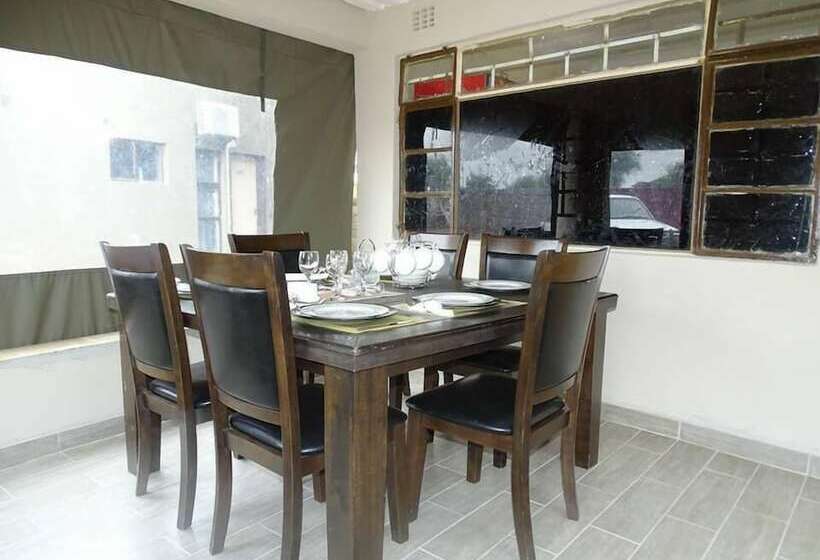 پانسیون Goora Motho Guest House