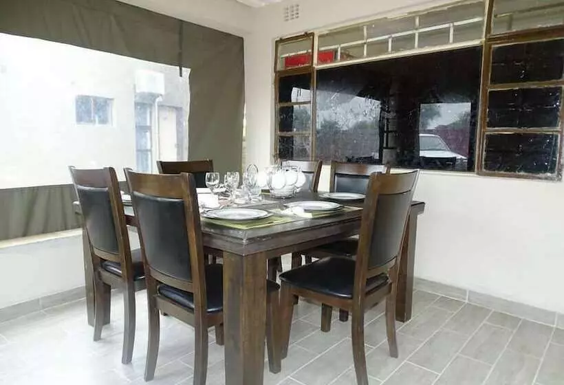 پانسیون Goora Motho Guest House