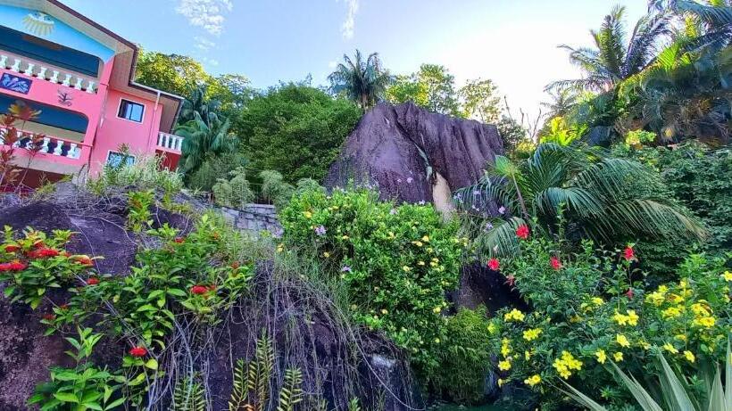 Majatalo Les Elles Guesthouse Self Catering