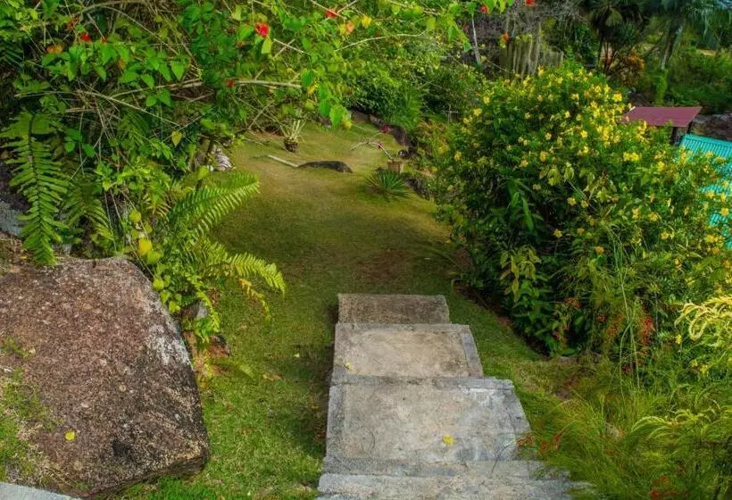 پانسیون Les Elles Guesthouse Self Catering