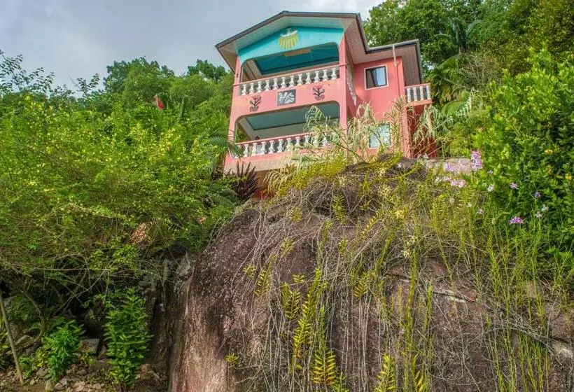 پانسیون Les Elles Guesthouse Self Catering