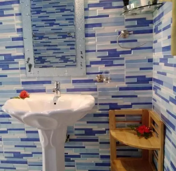 پانسیون Les Elles Guesthouse Self Catering