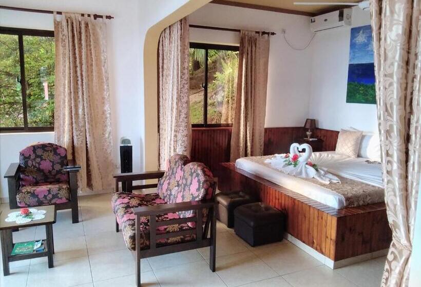 Majatalo Les Elles Guesthouse Self Catering